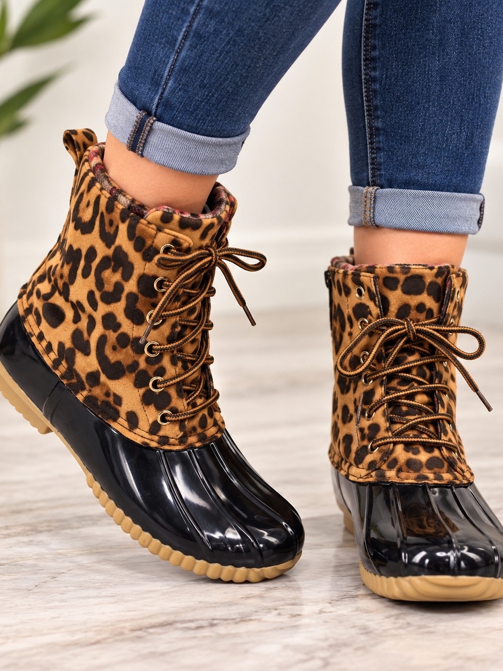 Yoki Womenโs Duck Boots Size 10 Leopard Print Black Brown Plaid Lined Lace Up